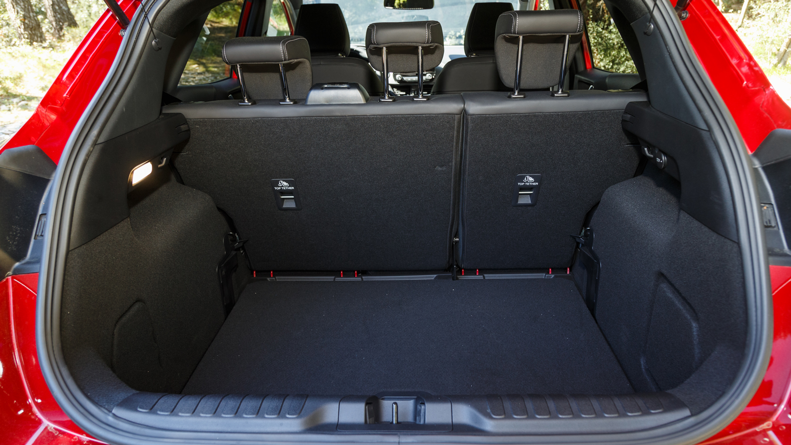 Εντυπωσιακός ο χώρος αποσκευών με 456 λίτρα, που εκτοξεύεται στα 536 λίτρα με το Mega Box, έναν επιπλέον χώρο 80 λίτρων που βρίσκεται κάτω από το δάπε